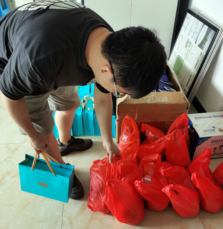 國慶中秋“撞滿懷”，祝大家中秋快樂！